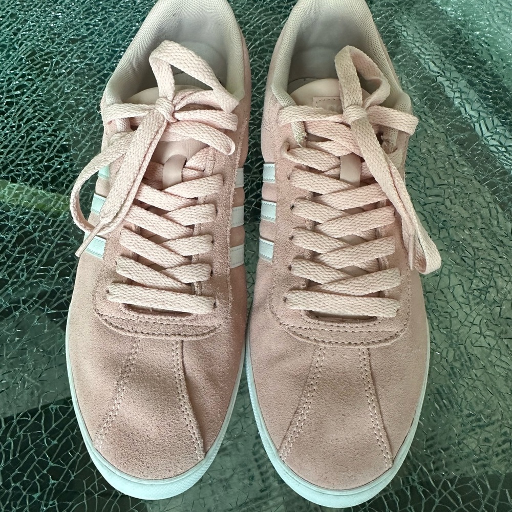 Adidas Pink Sneakers Low-Top Minimalist Design